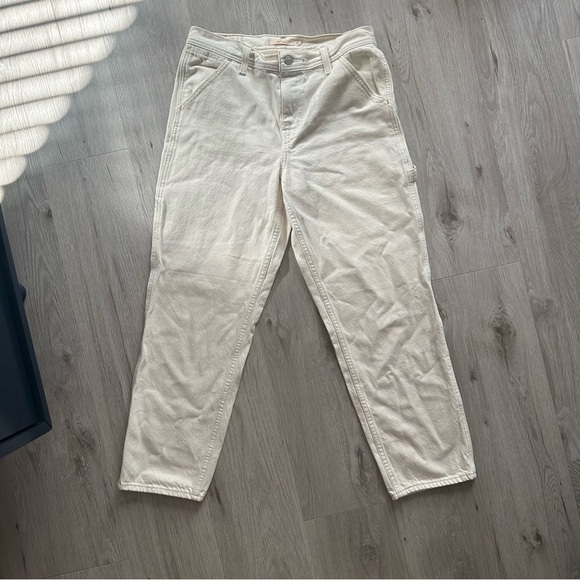 Levi's Cream Ankle Cropped Pants - Picture 4 of 6